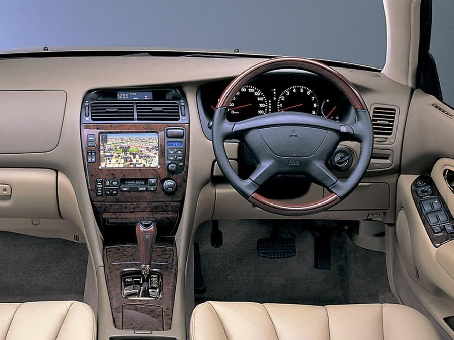  Mitsubishi Diamante 1995 года  (фото 2 из 9)
